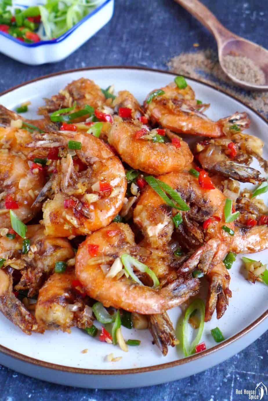 Fried shrimp with salt and pepper seasoning