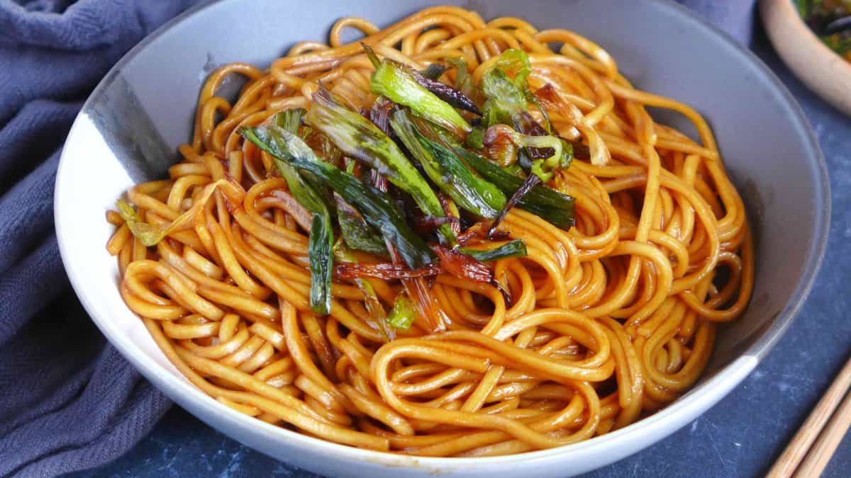 scallion oil noodles garnished with fried scallions.