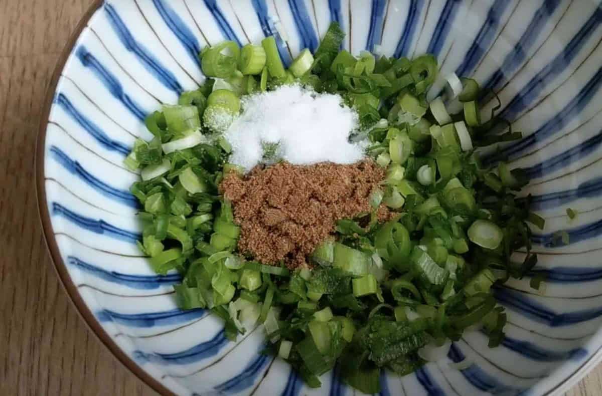 Seasoning for steamed flower rolls