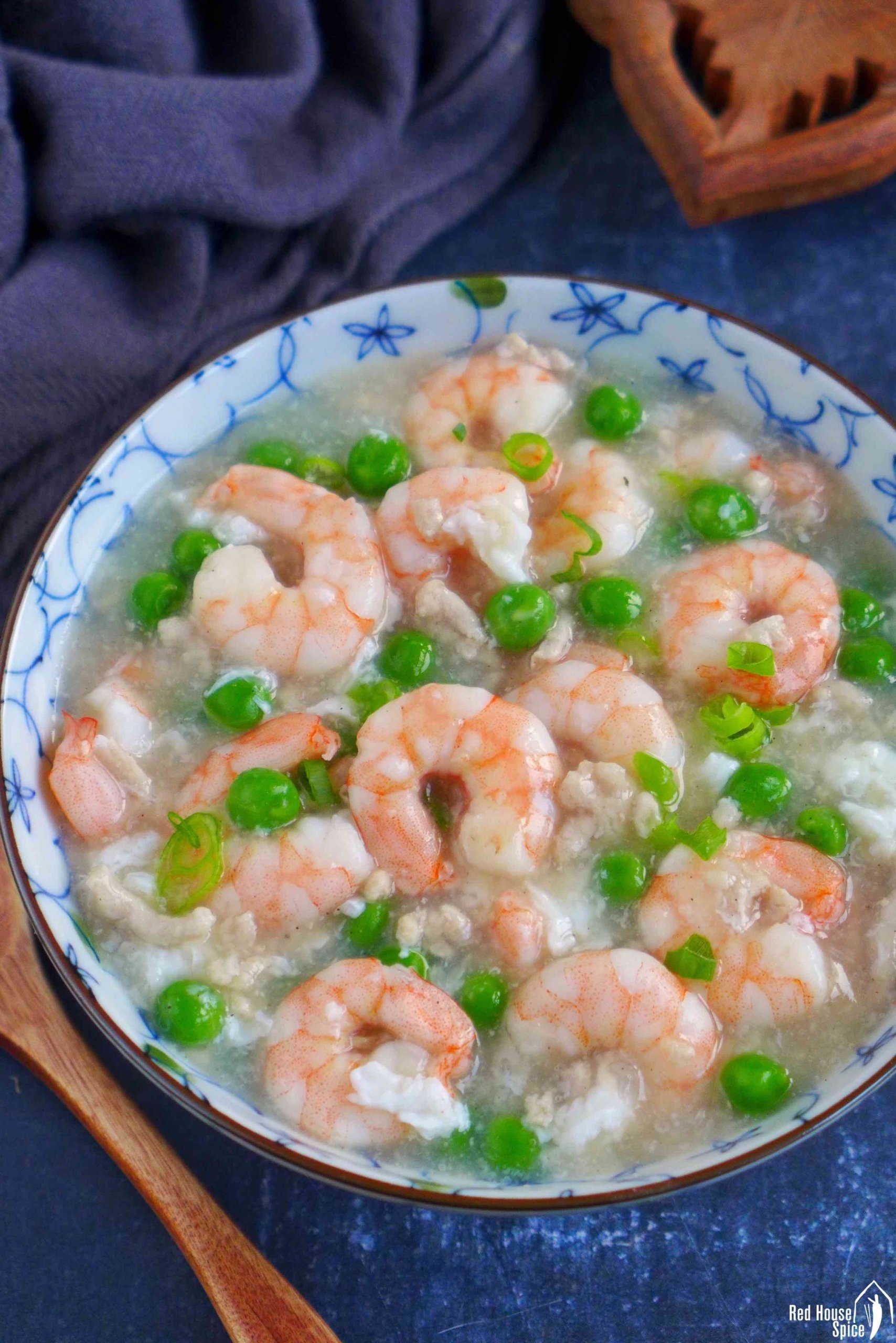 shrimp, peas, pork in a thick sauce.