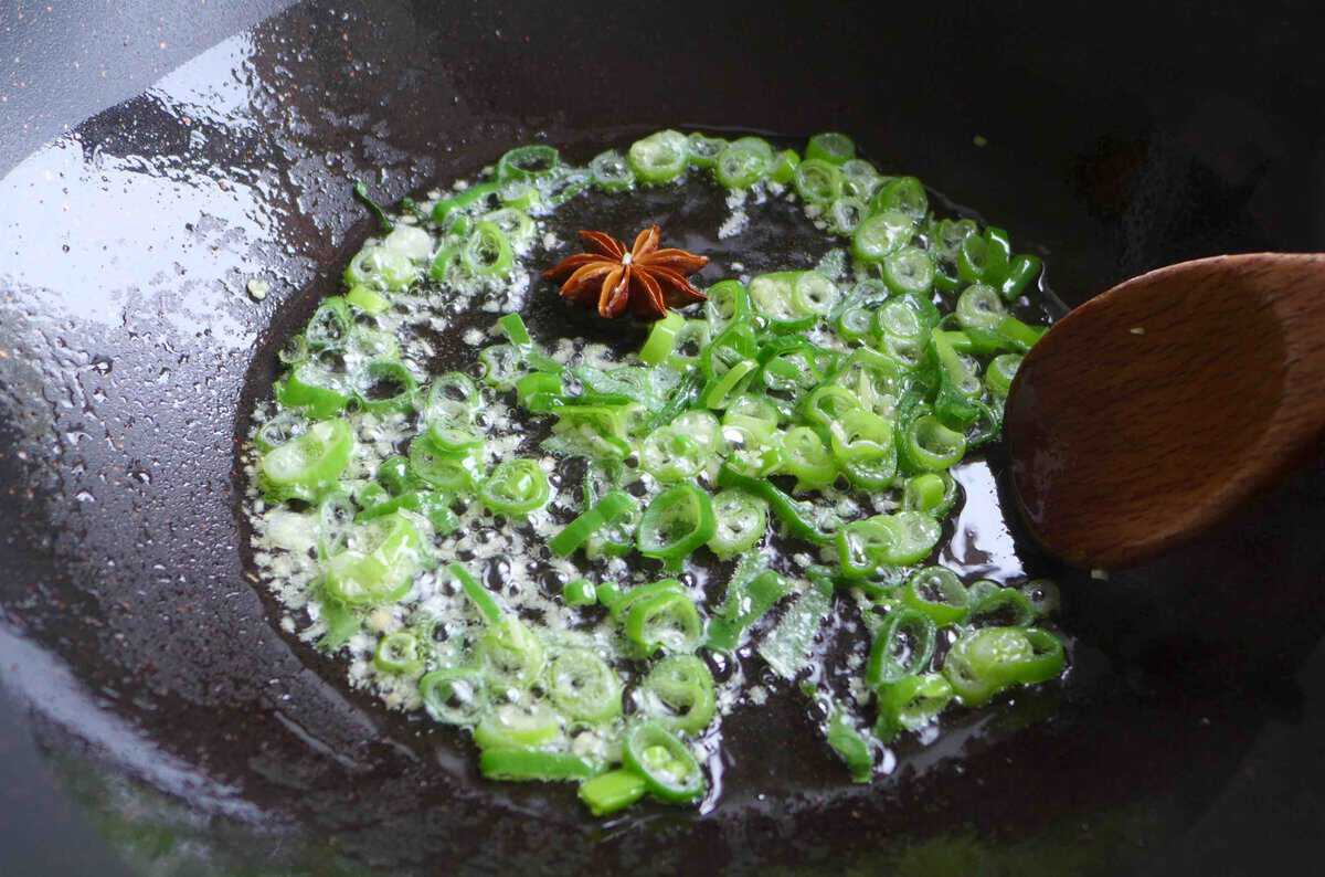 sizzling scallions, ginger and star anise.