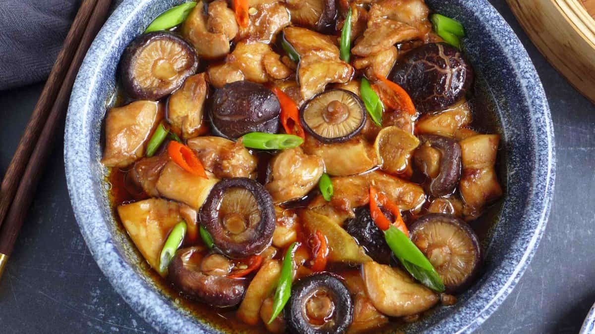 steamed chicken and shiitake mushroom in a plate.