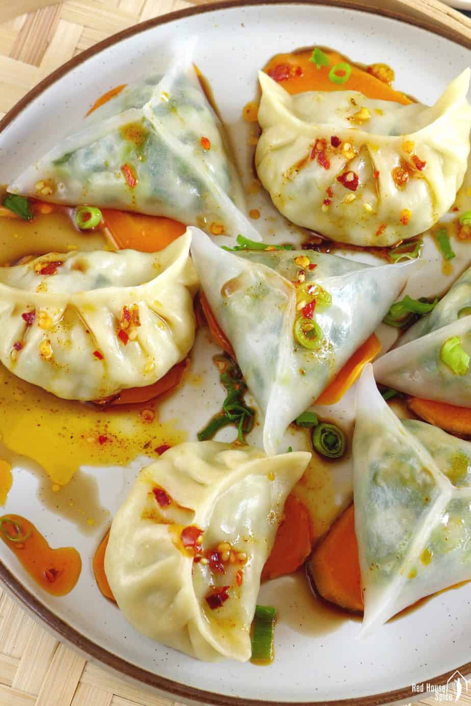 Steamed dumplings with chili oil