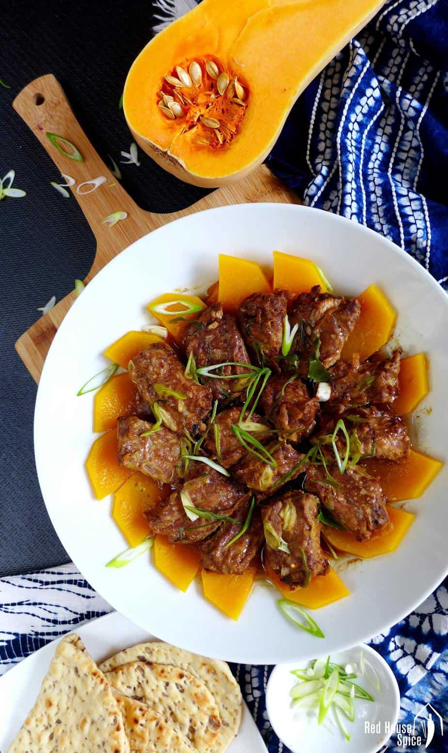 Seasoned with “soy cheese”, these steamed pork ribs leave a unique aroma in your mouth. Butternut squash underneath collects all the flavour from the meat.