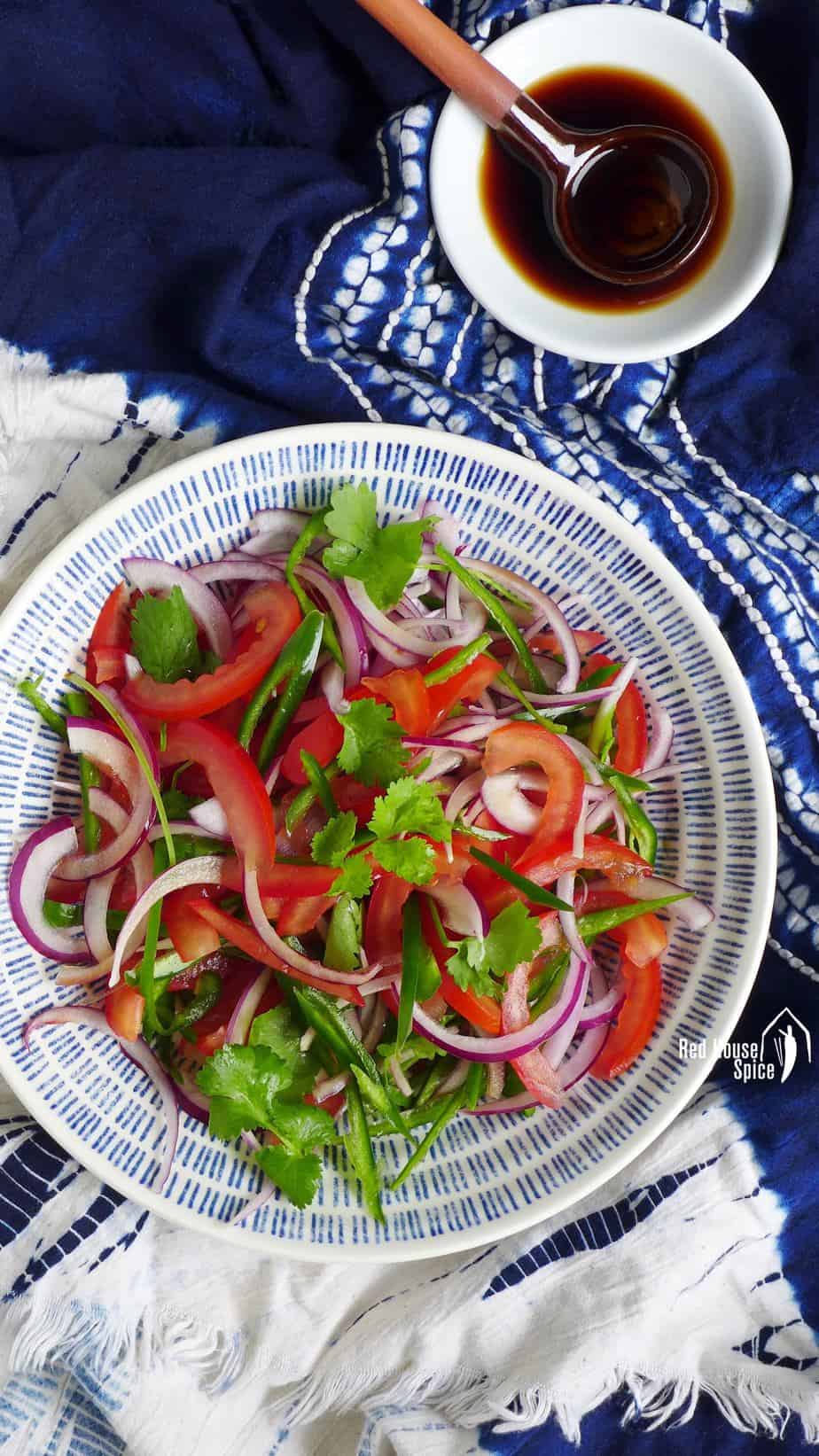 Pungent flavour stimulates your palate at first taste, just like the shock you would get when encounter a tiger. This is how Xinjiang tiger salad gets its name.
